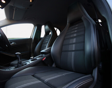 Mercedes-Benz GLA Class GLA 180 URBAN EDITION 6