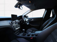 Mercedes-Benz GLA Class GLA 180 URBAN EDITION 9