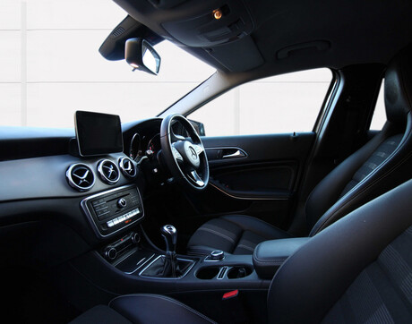 Mercedes-Benz GLA Class GLA 180 URBAN EDITION 9