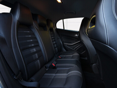 Mercedes-Benz GLA Class GLA 180 URBAN EDITION 3