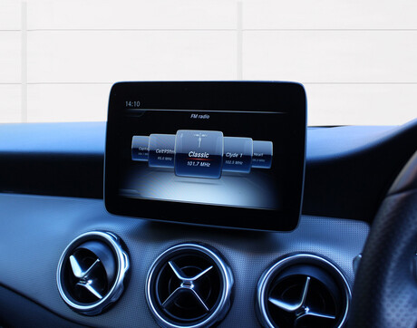 Mercedes-Benz GLA Class GLA 180 URBAN EDITION 13