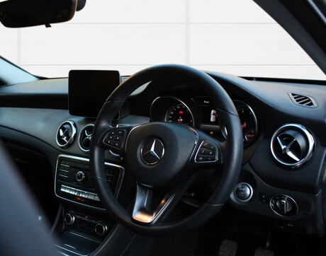 Mercedes-Benz GLA Class GLA 180 URBAN EDITION 24