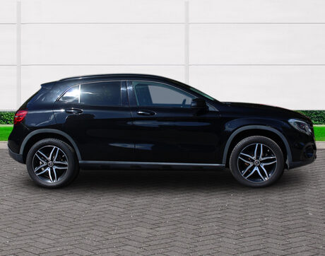 Mercedes-Benz GLA Class GLA 180 URBAN EDITION 7
