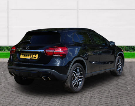 Mercedes-Benz GLA Class GLA 180 URBAN EDITION 6