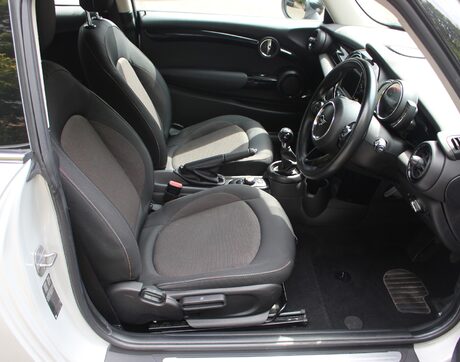 Mini Hatch COOPER 9