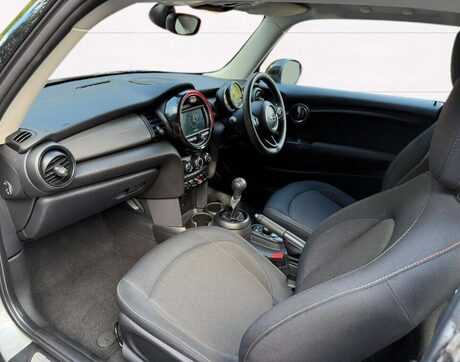 Mini Hatch COOPER 6