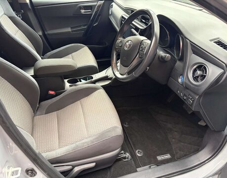 Toyota Auris 1.8 Auris Design HEV VVT-i CVT 5dr 8