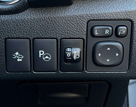 Toyota Auris 1.8 Auris Design HEV VVT-i CVT 5dr 31