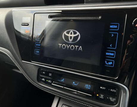 Toyota Auris 1.8 Auris Design HEV VVT-i CVT 5dr 17