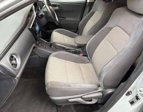 Toyota Auris 1.8 Auris Design HEV VVT-i CVT 5dr 9