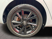 Toyota Auris 1.8 Auris Design HEV VVT-i CVT 5dr 17