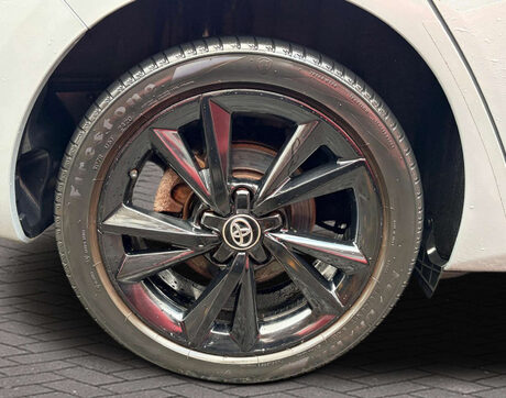 Toyota Auris 1.8 Auris Design HEV VVT-i CVT 5dr 17