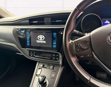 Toyota Auris 1.8 Auris Design HEV VVT-i CVT 5dr 26