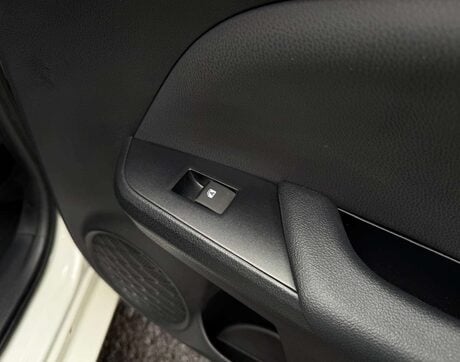 Toyota Prius 1.8 Prius Business Edition+ VVT-i CVT 5dr 29