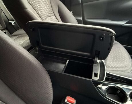 Toyota Prius 1.8 Prius Business Edition+ VVT-i CVT 5dr 40