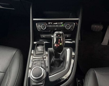 BMW 2 Series 1.5 218i Luxury Auto 5dr 15