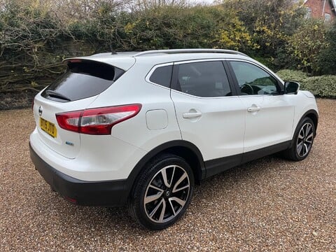 Nissan Qashqai 1.5 dCi Tekna 2WD Euro 5 (s/s) 5dr 17