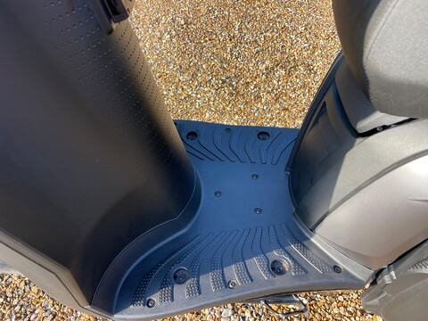SEAT Mo eScooter 125 28