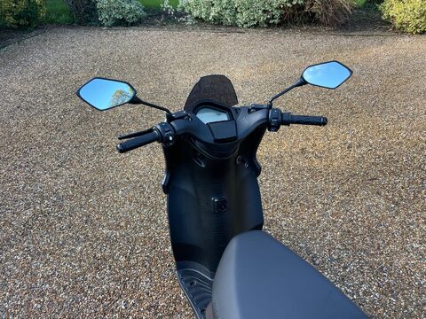 SEAT Mo eScooter 125 24