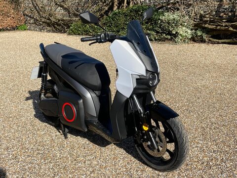 SEAT Mo eScooter 125 1