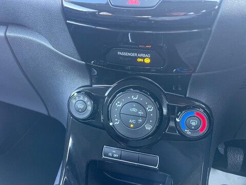 Ford Fiesta 1.0T EcoBoost Zetec Euro 6 (s/s) 5dr 26