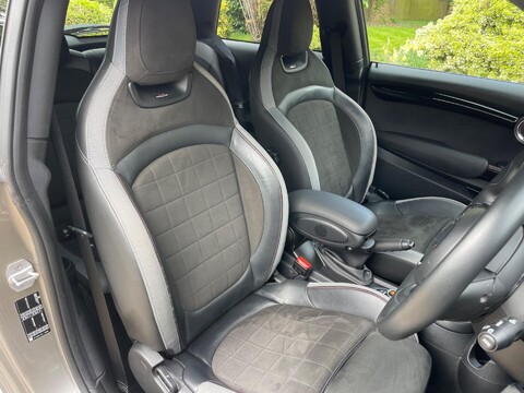 Mini Hatch 2.0 John Cooper Works Euro 6 (s/s) 3dr 67