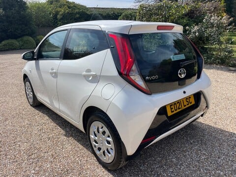 Toyota Aygo 1.0 VVT-i x-play x-shift Euro 6 5dr (Safety Sense) 10