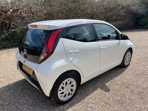 Toyota Aygo 1.0 VVT-i x-play x-shift Euro 6 5dr (Safety Sense) 16