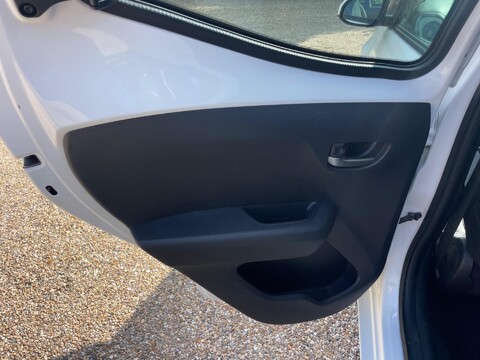 Toyota Aygo 1.0 VVT-i x-play x-shift Euro 6 5dr (Safety Sense) 63