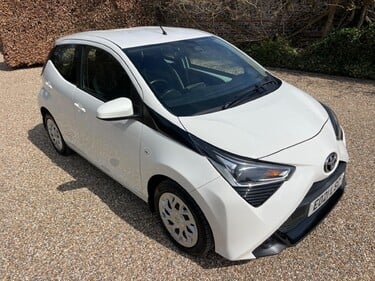 Toyota Aygo 1.0 VVT-i x-play x-shift Euro 6 5dr (Safety Sense) 2