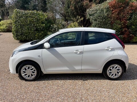 Toyota Aygo 1.0 VVT-i x-play x-shift Euro 6 5dr (Safety Sense) 9