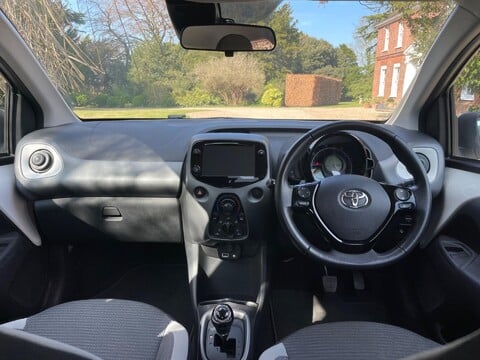 Toyota Aygo 1.0 VVT-i x-play x-shift Euro 6 5dr (Safety Sense) 26