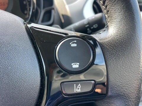 Toyota Aygo 1.0 VVT-i x-play x-shift Euro 6 5dr (Safety Sense) 41
