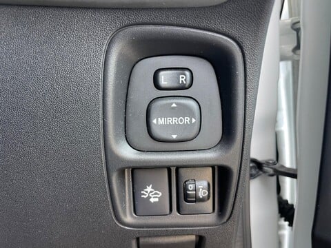 Toyota Aygo 1.0 VVT-i x-play x-shift Euro 6 5dr (Safety Sense) 42