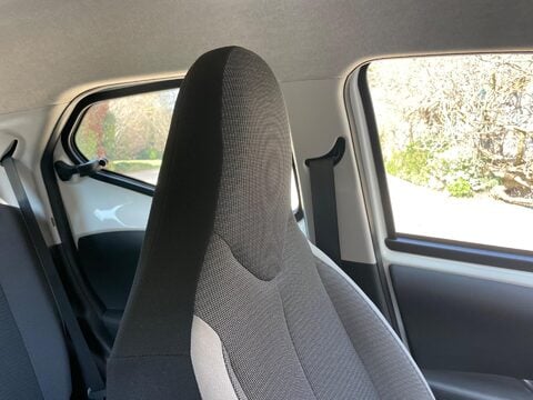 Toyota Aygo 1.0 VVT-i x-play x-shift Euro 6 5dr (Safety Sense) 27