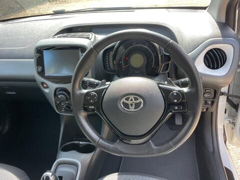 Toyota Aygo 1.0 VVT-i x-play x-shift Euro 6 5dr (Safety Sense) 39