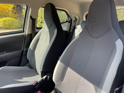 Toyota Aygo 1.0 VVT-i x-play x-shift Euro 6 5dr (Safety Sense) 54