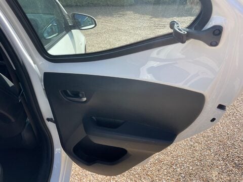Toyota Aygo 1.0 VVT-i x-play x-shift Euro 6 5dr (Safety Sense) 58
