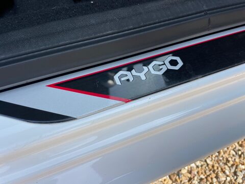 Toyota Aygo 1.0 VVT-i x-play x-shift Euro 6 5dr (Safety Sense) 20