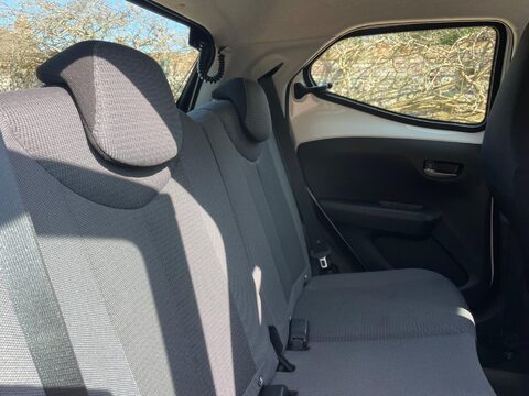 Toyota Aygo 1.0 VVT-i x-play x-shift Euro 6 5dr (Safety Sense) 61