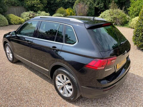 Volkswagen Tiguan 2.0 TDI BlueMotion Tech SE Navigation DSG 4Motion Euro 6 (s/s) 5dr 11