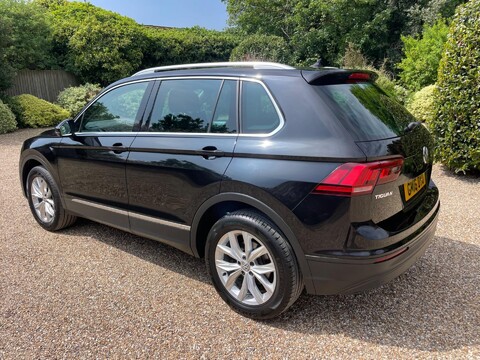 Volkswagen Tiguan 2.0 TDI BlueMotion Tech SE Navigation DSG 4Motion Euro 6 (s/s) 5dr 9