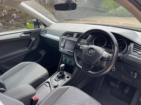 Volkswagen Tiguan 2.0 TDI BlueMotion Tech SE Navigation DSG 4Motion Euro 6 (s/s) 5dr 61