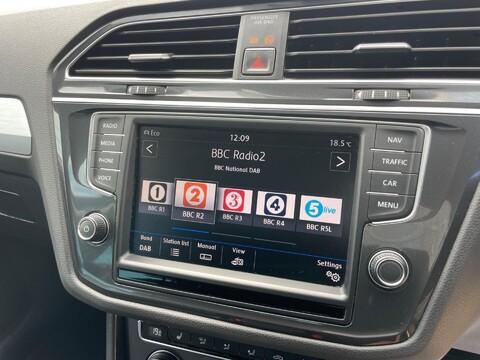 Volkswagen Tiguan 2.0 TDI BlueMotion Tech SE Navigation DSG 4Motion Euro 6 (s/s) 5dr 44