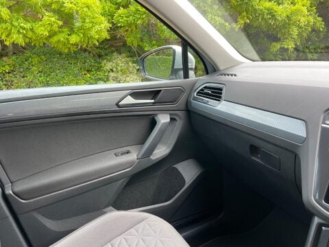 Volkswagen Tiguan 1.5 TSI Life DSG Euro 6 (s/s) 5dr 27