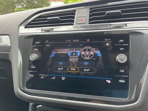 Volkswagen Tiguan 1.5 TSI Life DSG Euro 6 (s/s) 5dr 44