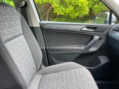 Volkswagen Tiguan 1.5 TSI Life DSG Euro 6 (s/s) 5dr 27