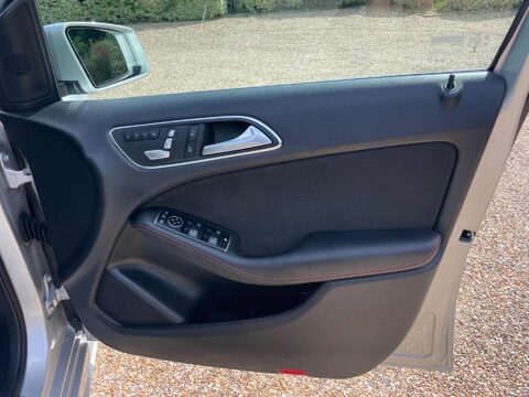 Mercedes-Benz B Class 2.1 B200d AMG Line (Premium Plus) 7G-DCT Euro 6 (s/s) 5dr 56