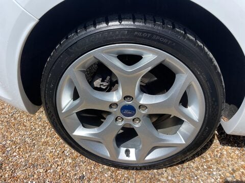 Ford Focus 2.5 SIV ST-3 3dr 30