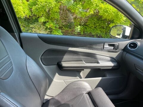 Ford Focus 2.5 SIV ST-3 3dr 36